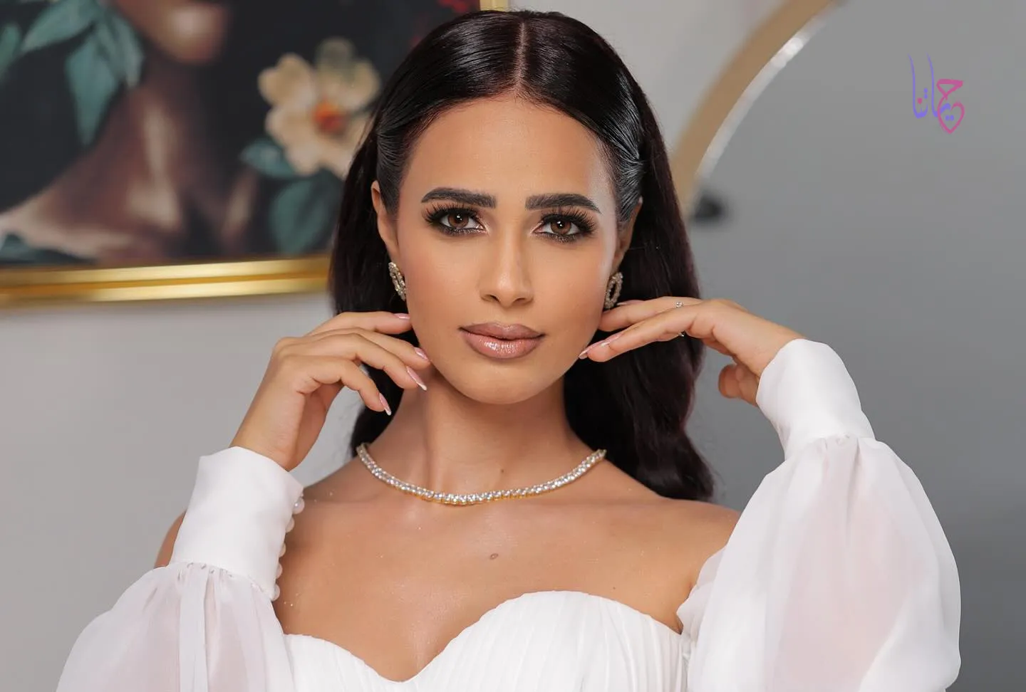على الأم أن توجهه فقط دون أن تتدخل